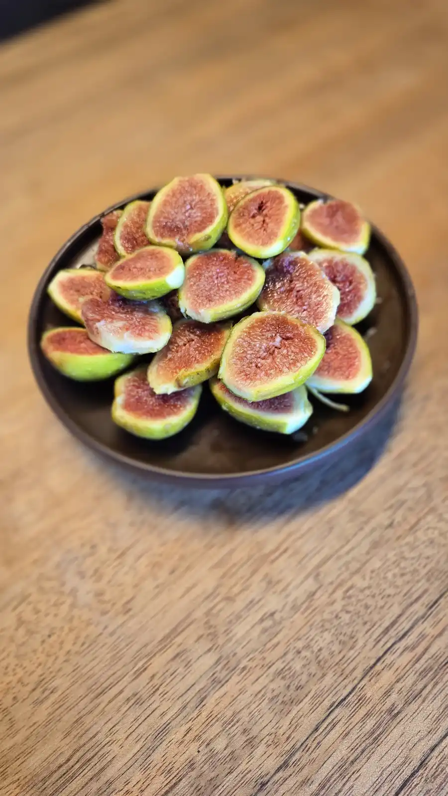 숙소에서 맞은 아침, 무화과 한 접시