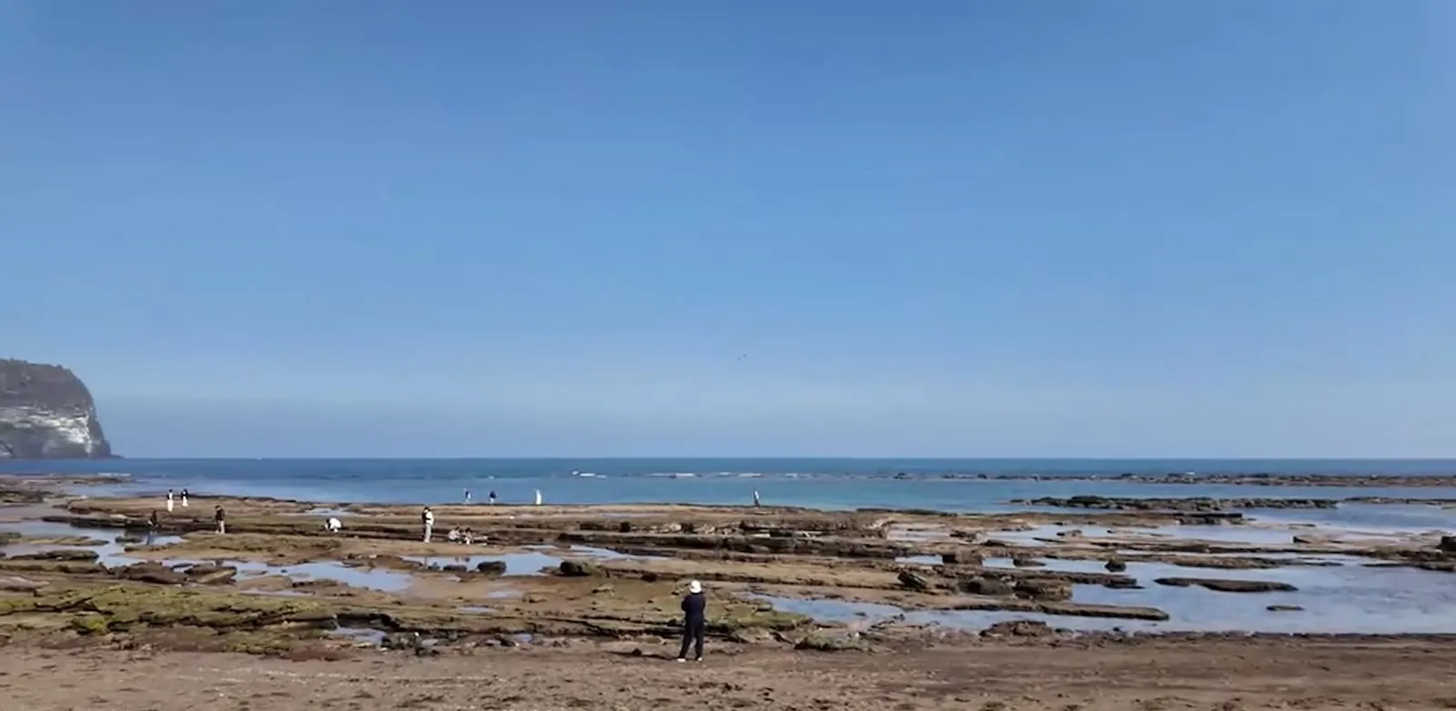 제주올레 1코스 종점 광치기해변의 넓은 암반과 바다